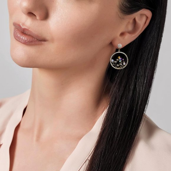 Women's Bird Design Round Gold Hoop Earrings - Picture 5 of 8